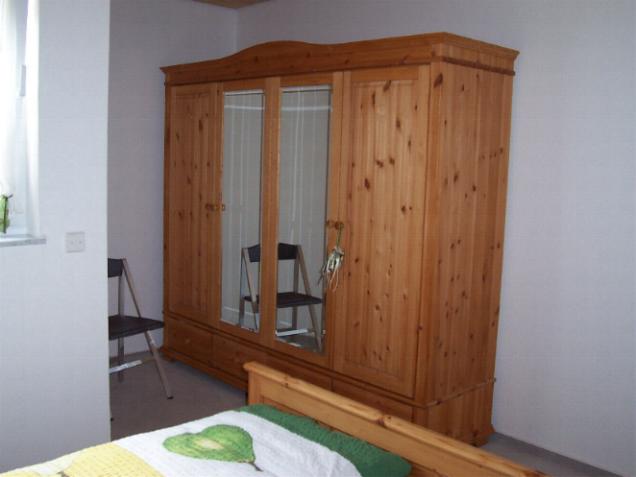 Bild 2 Schlafzimmer